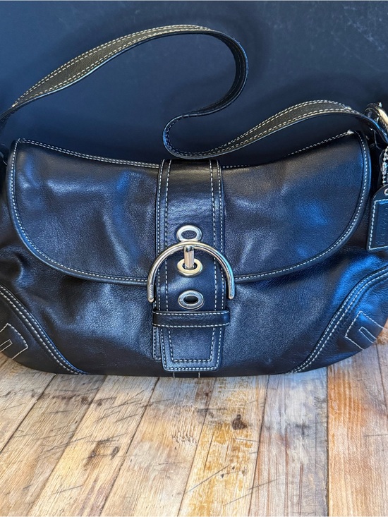 Coach Handbags - Vintage COACH Black Leather F10192 Soho Buckle Flap Shoulder Bag Purse